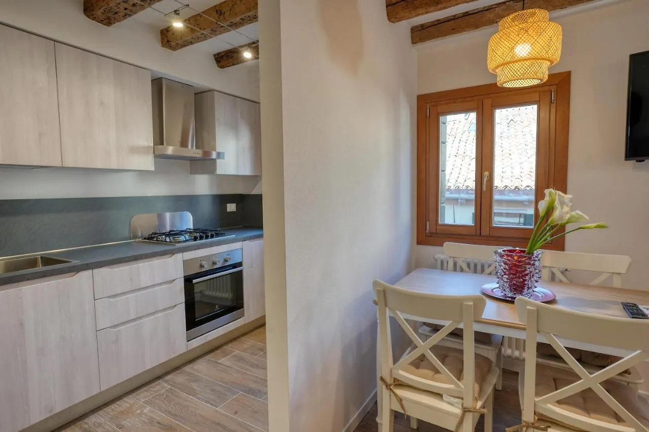 Ecco Suites Apartments Venice