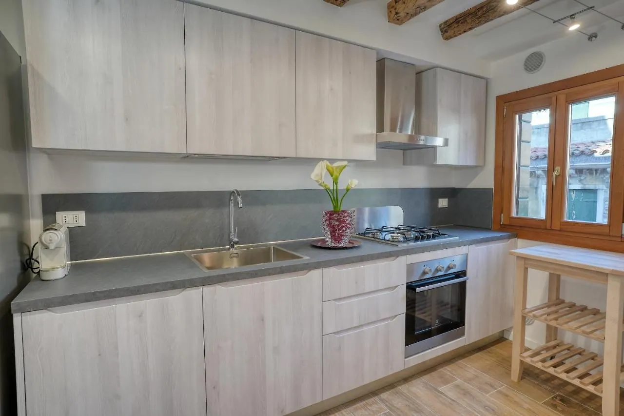 Ecco Suites Apartments Venice