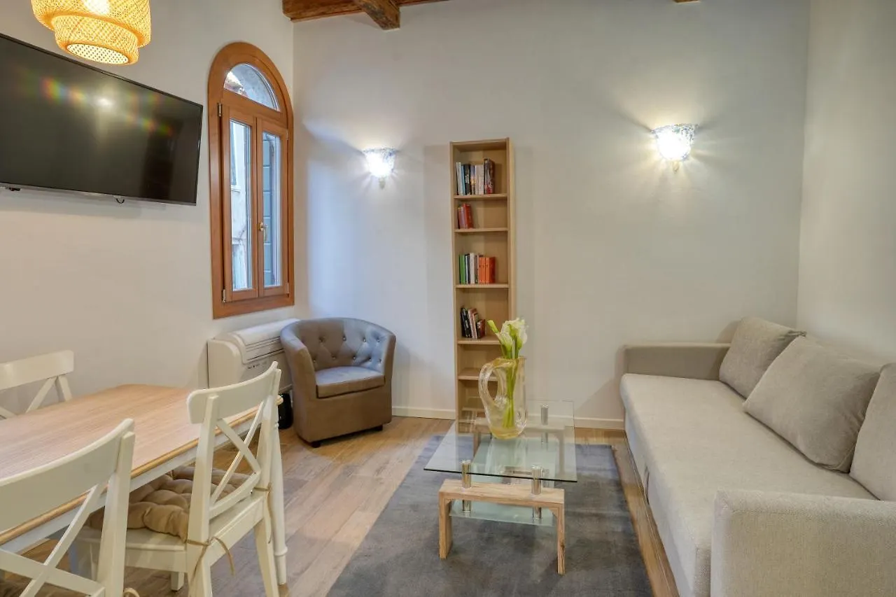 Ecco Suites Apartments Venice Italy
