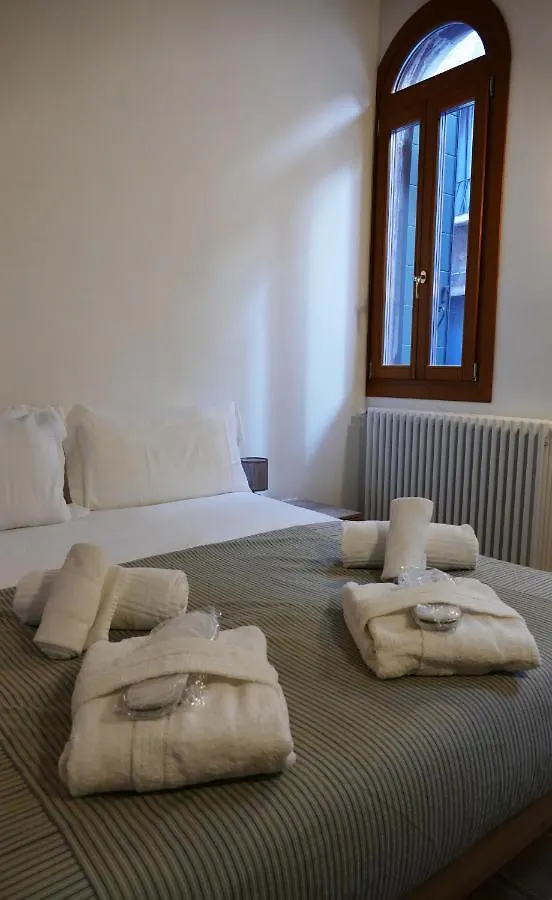 Ecco Suites Apartments Venice